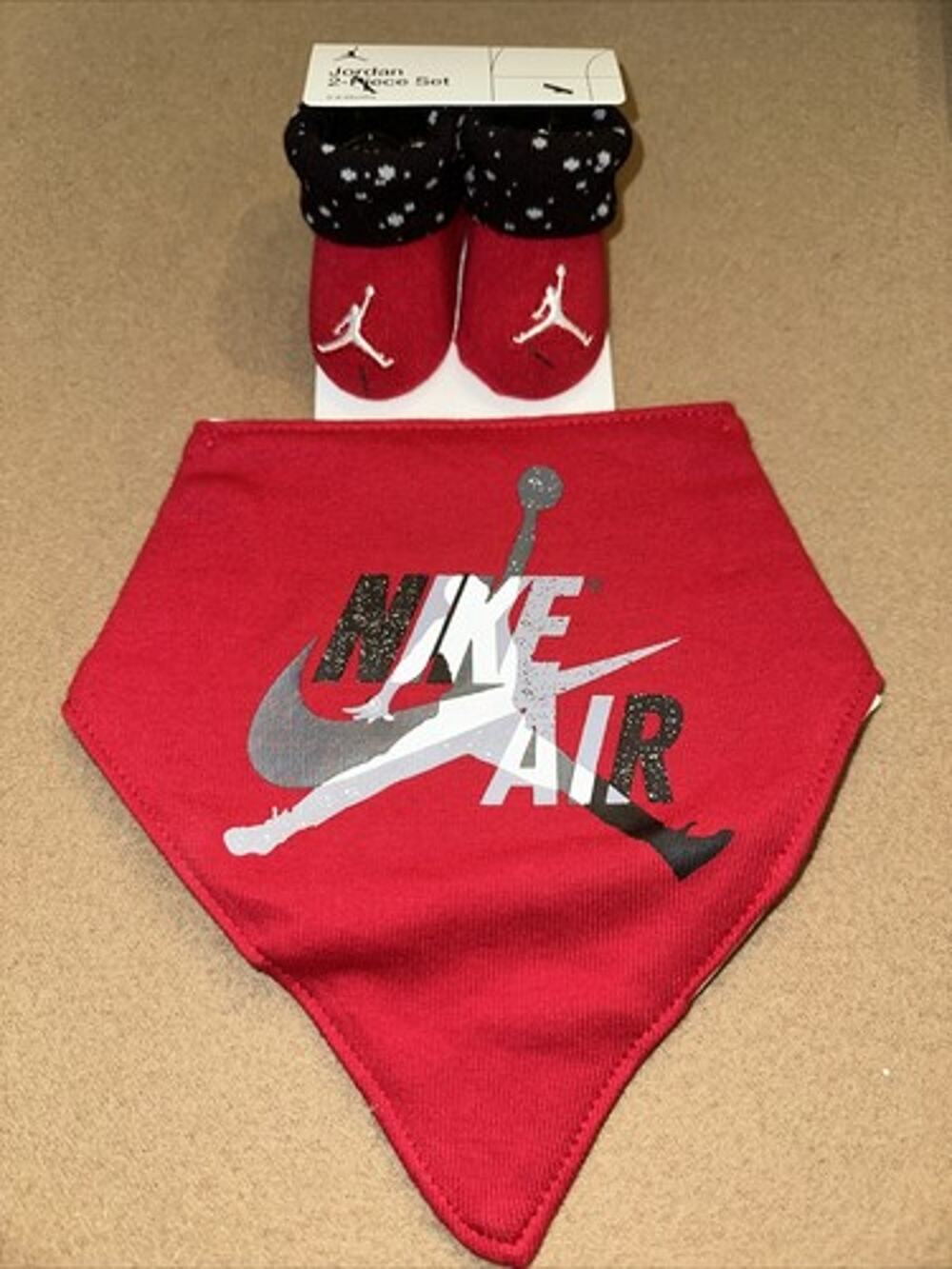 Jordan New Born 2 Piece Set Booties & Bib 0-6 months